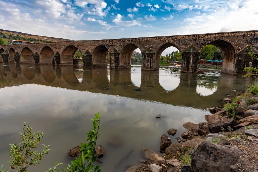 Diyarbakır Tarihi Ongözlü Köprü